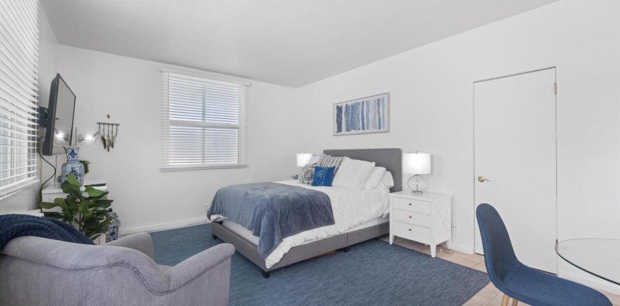 Condominio en Palm Beach, Florida, 1 dormitorio  № 2173030