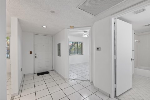 Condominio en venta en Pembroke Pines, Florida, 2 dormitorios, 112.13 m2 № 2084494 - foto 3