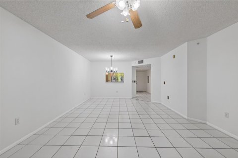 Condominio en venta en Pembroke Pines, Florida, 2 dormitorios, 112.13 m2 № 2084494 - foto 6