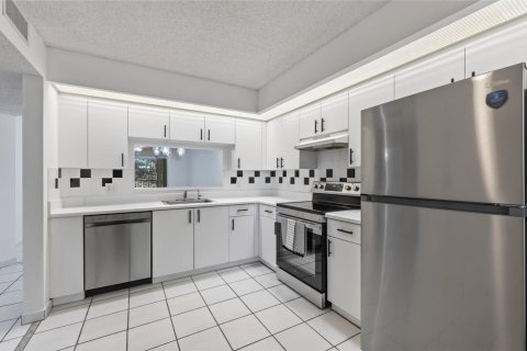 Condominio en venta en Pembroke Pines, Florida, 2 dormitorios, 112.13 m2 № 2084494 - foto 8