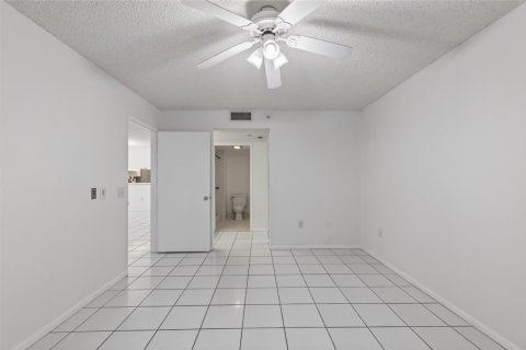 Condominio en venta en Pembroke Pines, Florida, 2 dormitorios, 112.13 m2 № 2084494 - foto 16