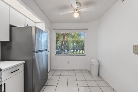Condominio en venta en Pembroke Pines, Florida, 2 dormitorios, 112.13 m2 № 2084494 - foto 11
