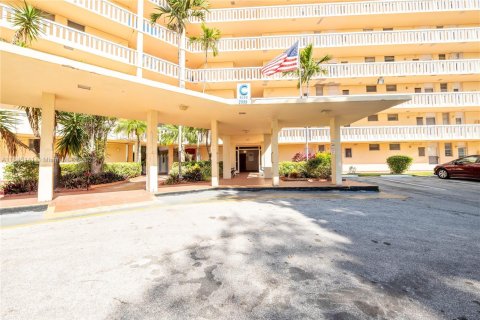 Condo in Aventura, Florida, 1 bedroom  № 1840929 - photo 24