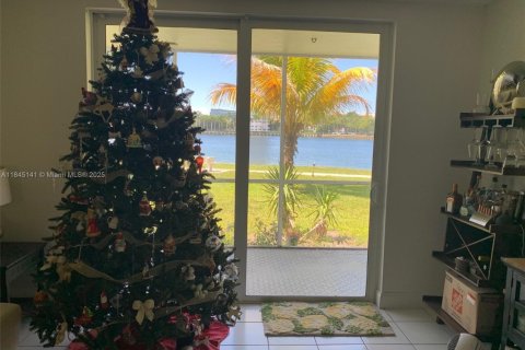 Condo in Aventura, Florida, 1 bedroom  № 1840929 - photo 1