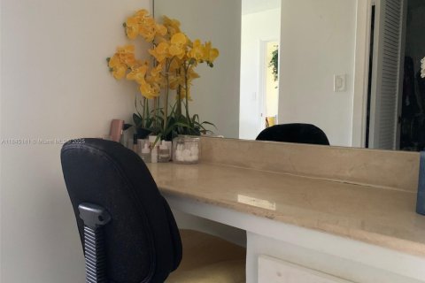 Condo in Aventura, Florida, 1 bedroom  № 1840929 - photo 5