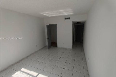 Condominio en venta en Hallandale Beach, Florida, 1 dormitorio, 80.82 m2 № 2046422 - foto 7