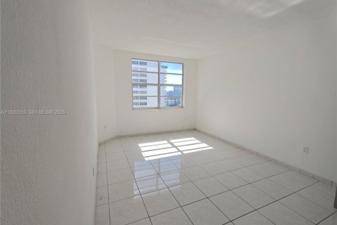 Condominio en venta en Hallandale Beach, Florida, 1 dormitorio, 80.82 m2 № 2046422 - foto 6