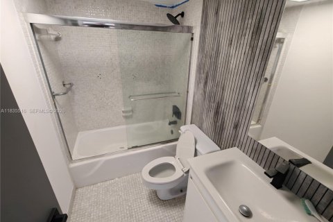 Condominio en venta en Hallandale Beach, Florida, 1 dormitorio, 80.82 m2 № 2046422 - foto 9