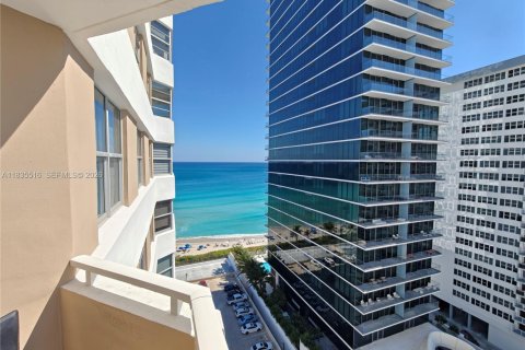 Condominio en venta en Hallandale Beach, Florida, 1 dormitorio, 80.82 m2 № 2046422 - foto 16