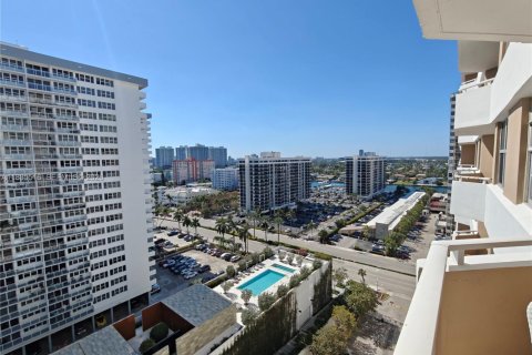 Condominio en venta en Hallandale Beach, Florida, 1 dormitorio, 80.82 m2 № 2046422 - foto 18