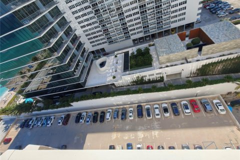 Condominio en venta en Hallandale Beach, Florida, 1 dormitorio, 80.82 m2 № 2046422 - foto 17