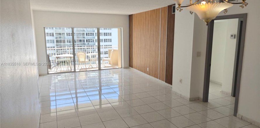 Condominio en Hallandale Beach, Florida, 1 dormitorio  № 2046422