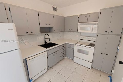 Condominio en venta en Hallandale Beach, Florida, 1 dormitorio, 80.82 m2 № 2046422 - foto 4