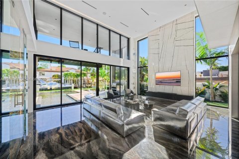 House in Fort Lauderdale, Florida 5 bedrooms, 644.37 sq.m. № 2002078 - photo 8