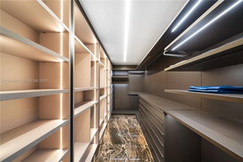 House in Fort Lauderdale, Florida 5 bedrooms, 644.37 sq.m. № 2002078 - photo 26