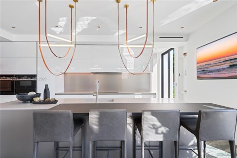 House in Fort Lauderdale, Florida 5 bedrooms, 644.37 sq.m. № 2002078 - photo 15