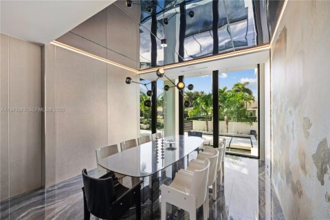 House in Fort Lauderdale, Florida 5 bedrooms, 644.37 sq.m. № 2002078 - photo 18