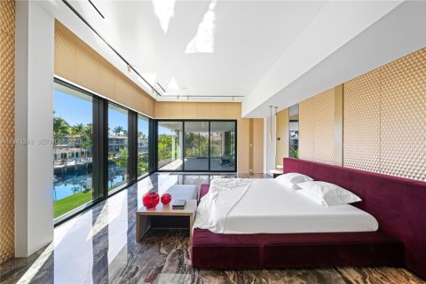 House in Fort Lauderdale, Florida 5 bedrooms, 644.37 sq.m. № 2002078 - photo 20