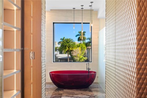 House in Fort Lauderdale, Florida 5 bedrooms, 644.37 sq.m. № 2002078 - photo 21