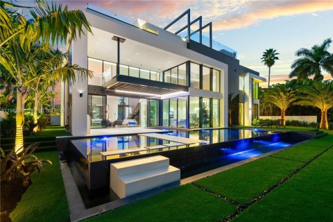 House in Fort Lauderdale, Florida 5 bedrooms, 644.37 sq.m. № 2002078 - photo 2