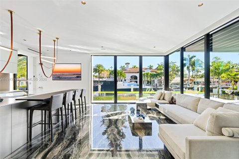 House in Fort Lauderdale, Florida 5 bedrooms, 644.37 sq.m. № 2002078 - photo 13