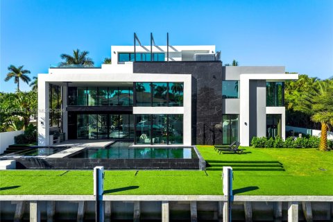 House in Fort Lauderdale, Florida 5 bedrooms, 644.37 sq.m. № 2002078 - photo 5