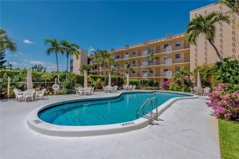 Condominio en Hollywood, Florida, 1 dormitorio  № 2019713