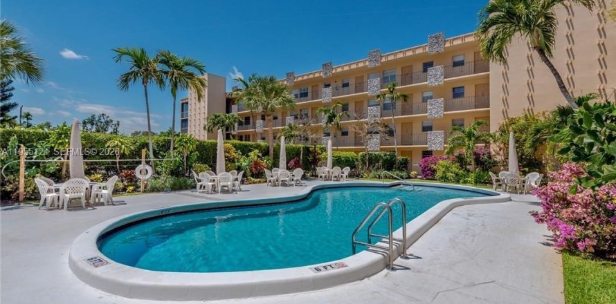 Condominio en Hollywood, Florida, 1 dormitorio  № 2019713