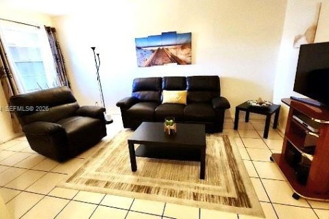 Condominio en venta en Hollywood, Florida, 1 dormitorio, 47.38 m2 № 2019713 - foto 4