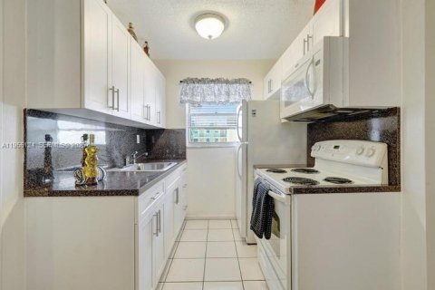 Condominio en venta en Hollywood, Florida, 1 dormitorio, 47.38 m2 № 2019713 - foto 12