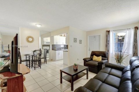 Condominio en venta en Hollywood, Florida, 1 dormitorio, 47.38 m2 № 2019713 - foto 17