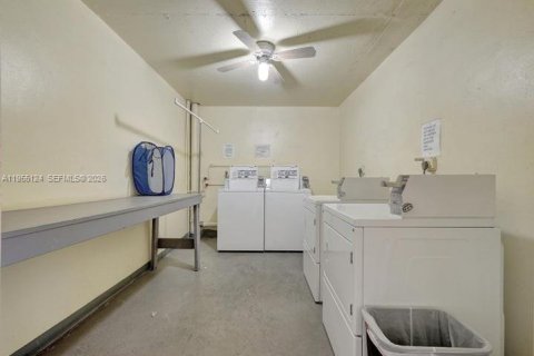 Condominio en venta en Hollywood, Florida, 1 dormitorio, 47.38 m2 № 2019713 - foto 19