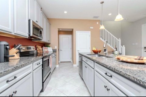 Touwnhouse à louer à Tampa, Floride: 3 chambres, 172.05 m2 № 2430833 - photo 4