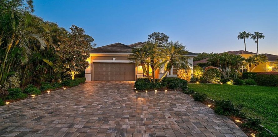 House in Osprey, Florida 2 bedrooms, 214.6 sq.m. № 1614286