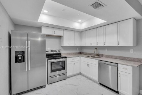 Купить таунхаус в Тамарак, Флорида 3 спальни, 167.22м2, № 2032863 - фото 2