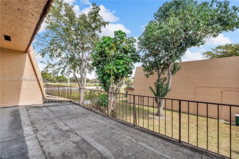 Купить таунхаус в Тамарак, Флорида 3 спальни, 167.22м2, № 2032863 - фото 19