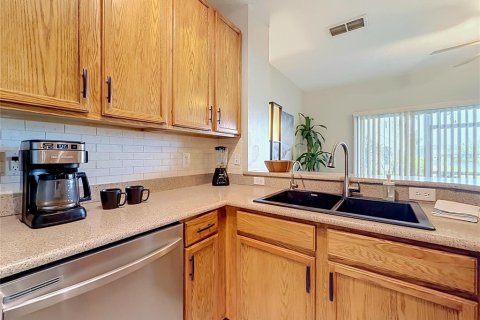 Condo in Orlando, Florida, 2 bedrooms № 2236219 - photo 12