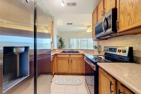 Condo in Orlando, Florida, 2 bedrooms № 2236219 - photo 13