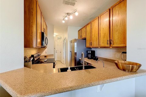 Condo in Orlando, Florida, 2 bedrooms № 2236219 - photo 14