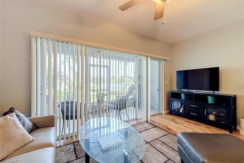 Condo in Orlando, Florida, 2 bedrooms № 2236219 - photo 10