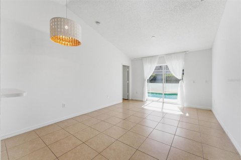 Villa ou maison à vendre à Kissimmee, Floride: 3 chambres, 99.22 m2 № 2095398 - photo 6