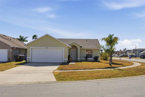 Villa ou maison à vendre à Kissimmee, Floride: 3 chambres, 99.22 m2 № 2095398 - photo 2