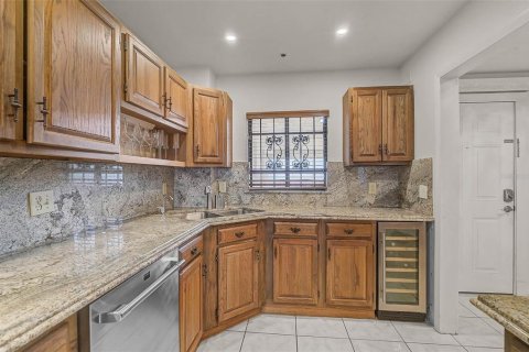 Condo in Sarasota, Florida, 3 bedrooms  № 2379407 - photo 17