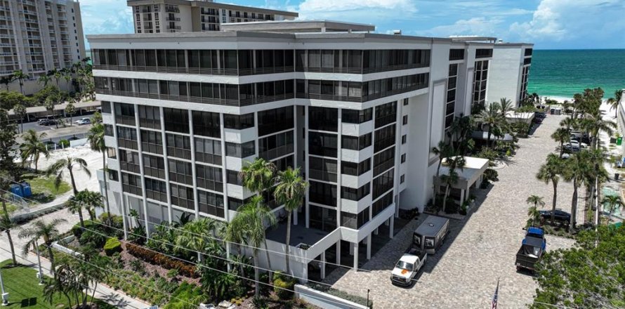 Condo in Sarasota, Florida, 3 bedrooms  № 2379407