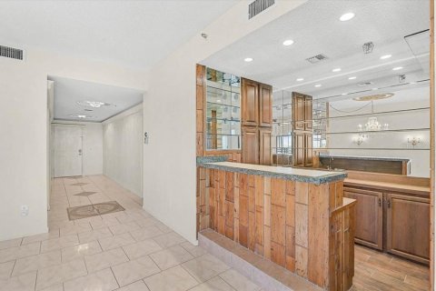 Condo in Sarasota, Florida, 3 bedrooms  № 2379407 - photo 10