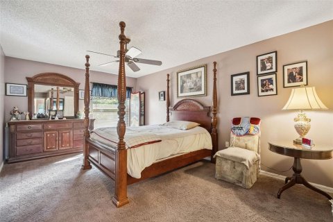 House in Deltona, Florida 4 bedrooms, 207.73 sq.m. № 2222274 - photo 27