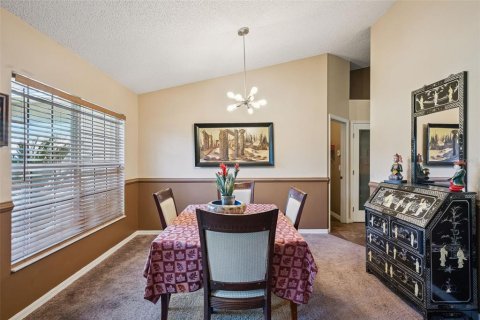 House in Deltona, Florida 4 bedrooms, 207.73 sq.m. № 2222274 - photo 8
