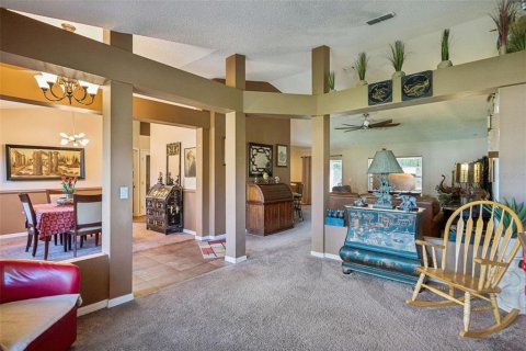 House in Deltona, Florida 4 bedrooms, 207.73 sq.m. № 2222274 - photo 14