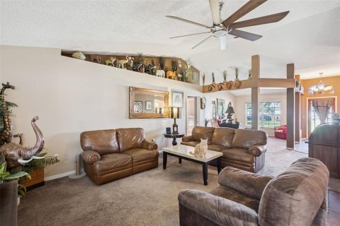 House in Deltona, Florida 4 bedrooms, 207.73 sq.m. № 2222274 - photo 15