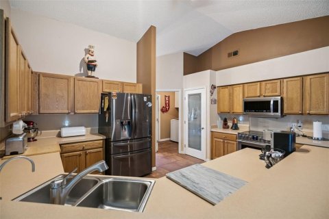 House in Deltona, Florida 4 bedrooms, 207.73 sq.m. № 2222274 - photo 24